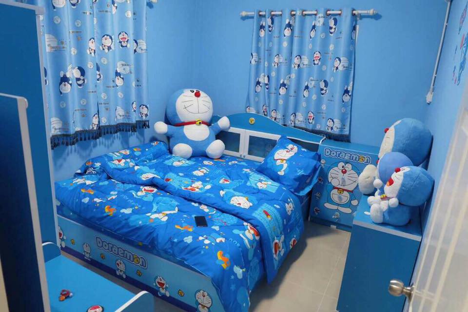 Thiết kế phòng ngủ Doraemon sẽ đưa bạn vào một thế giới của những chiếc giường bay, máy trợ thức ăn và rất nhiều đồ dùng lạ lẫm. Đây chắc chắn sẽ là niềm đam mê của những ai yêu thích Doraemon.